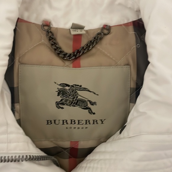 Authentic Stunning Burberry trench coat with warmth to it! - Picture 3 of 4